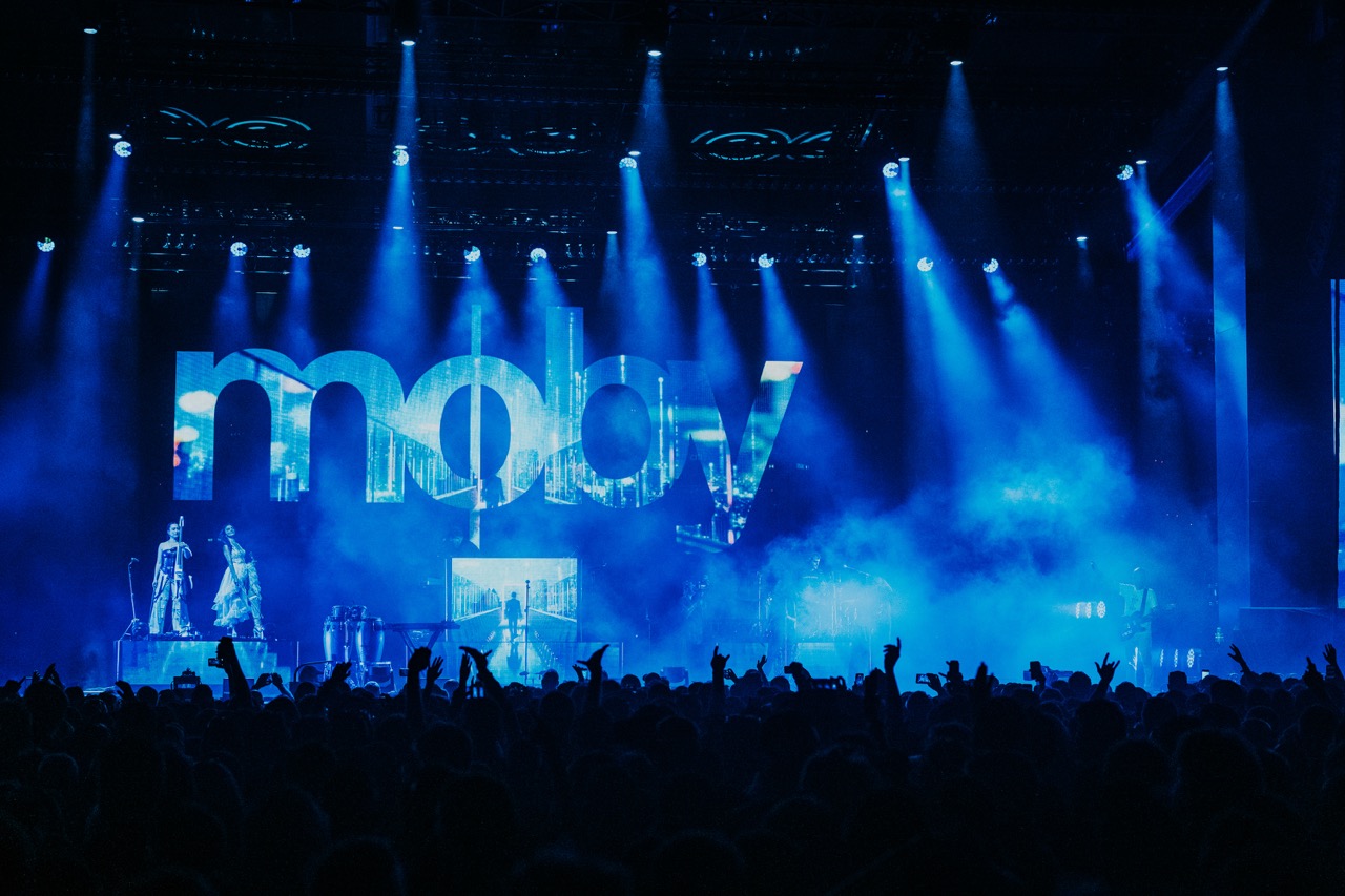 MOBY Live on the Thames