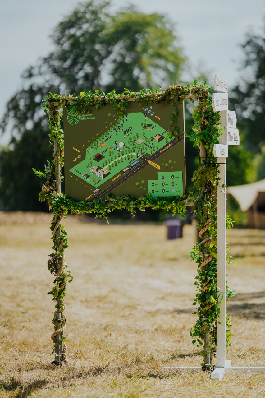 The Kooks 20 Years of Inside In / Inside Out at Tofte Manor