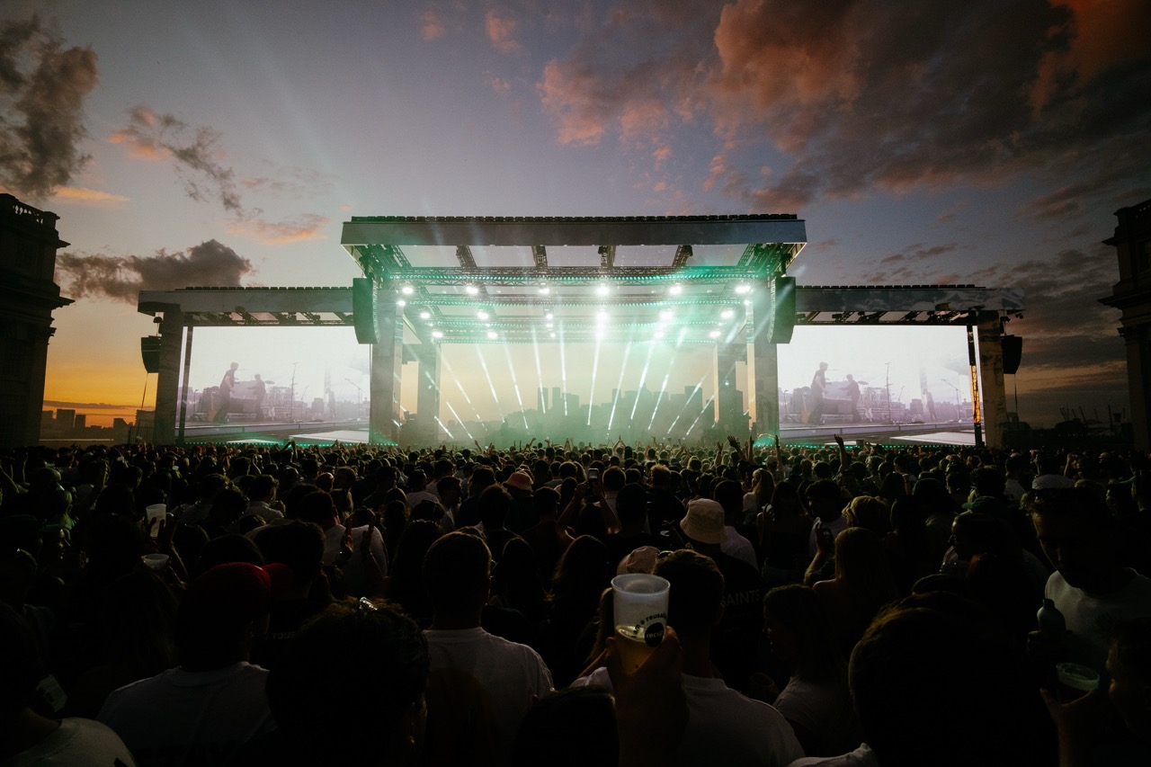 The Kooks on the Thames 