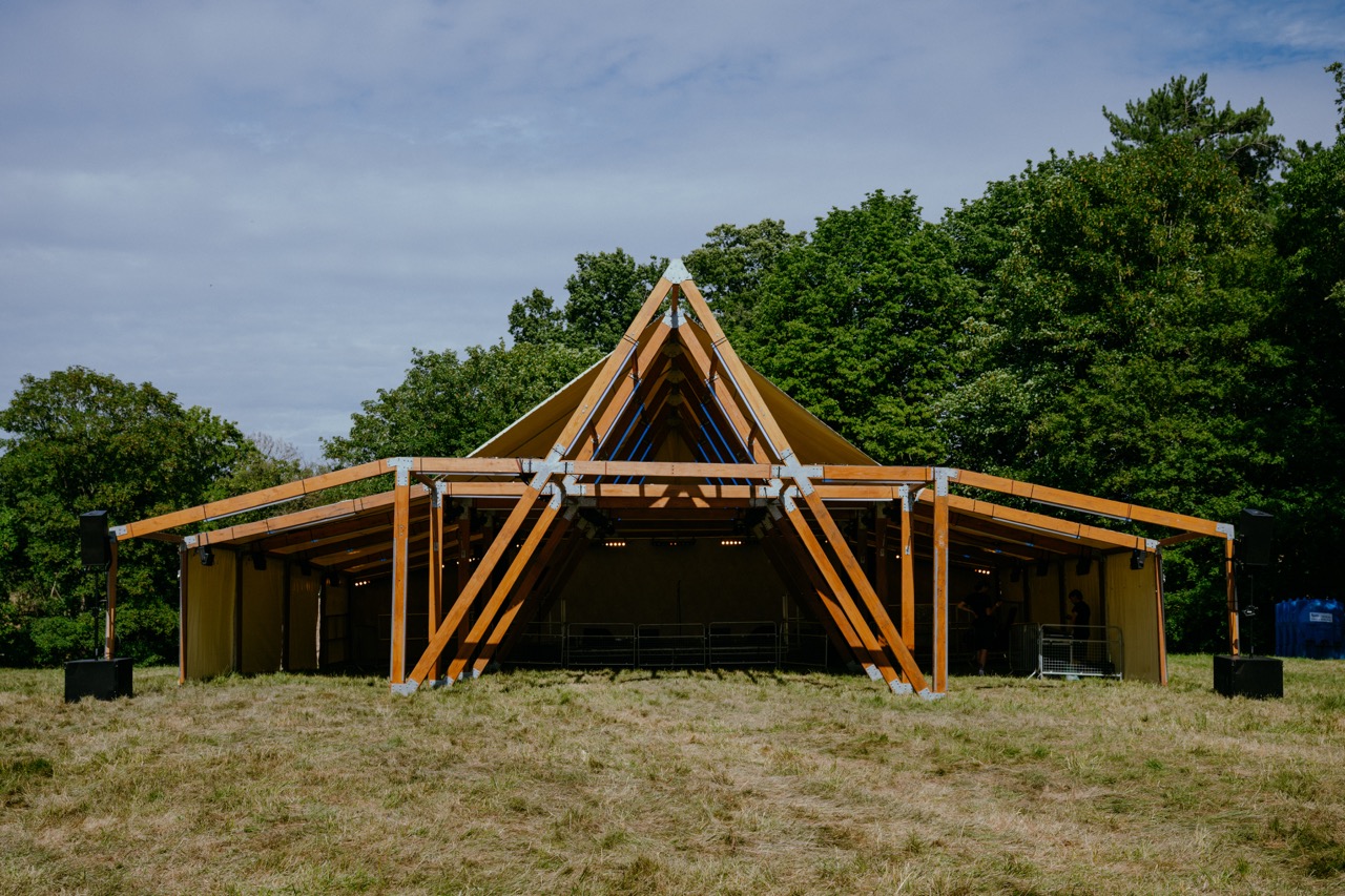 The Kooks 20 Years of Inside In / Inside Out at Tofte Manor