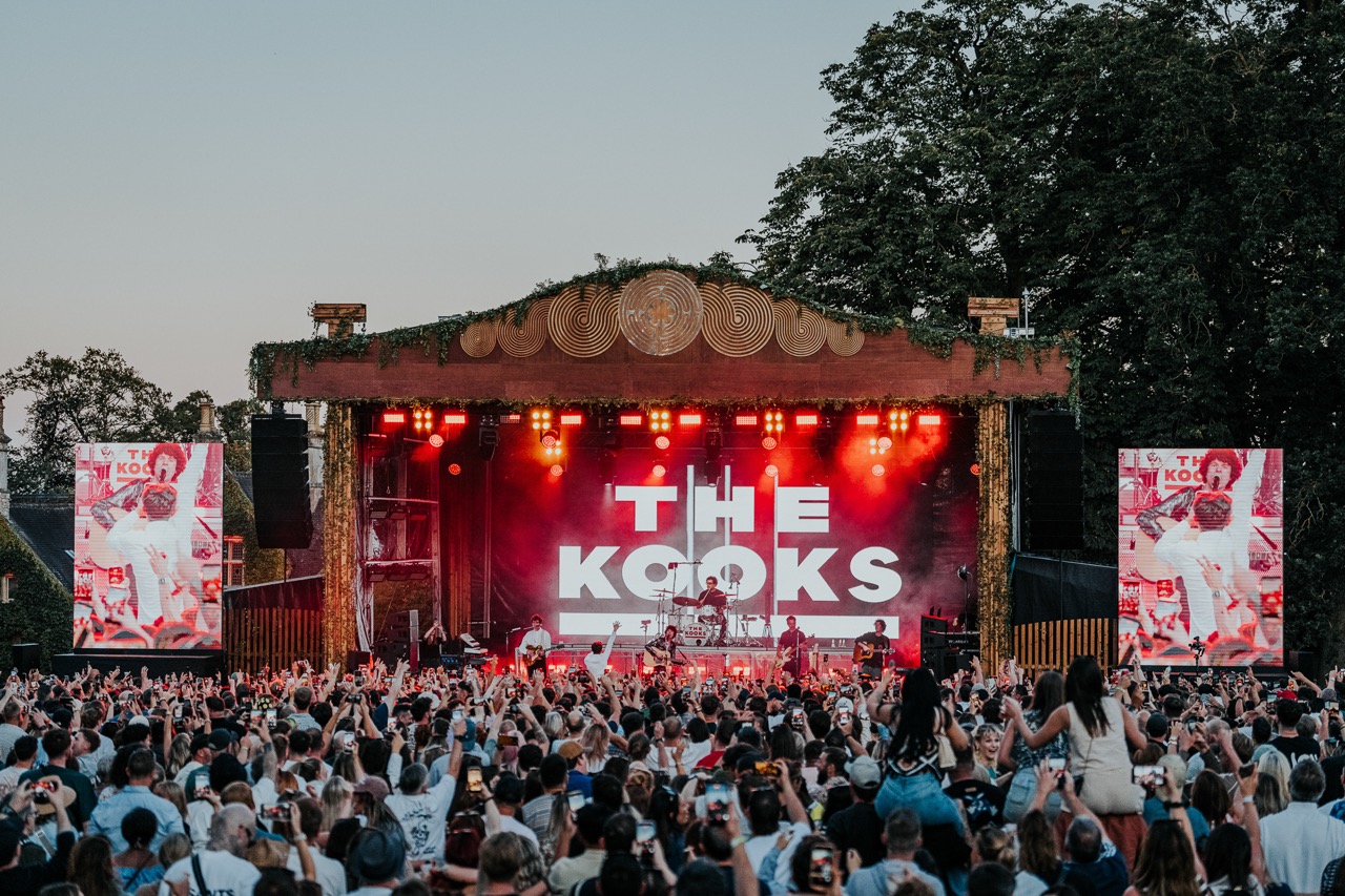 The Kooks 20 Years of Inside In / Inside Out at Tofte Manor