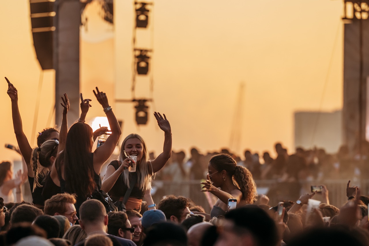 Solomun on the Thames