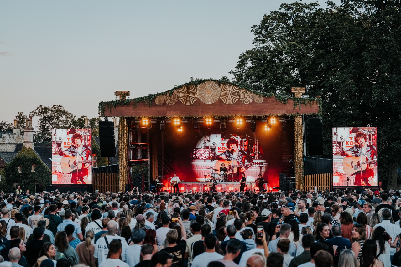 The Kooks 20 Years of Inside In / Inside Out at Tofte Manor