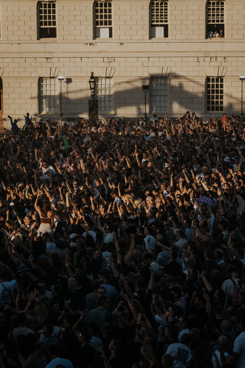 Solomun on the Thames