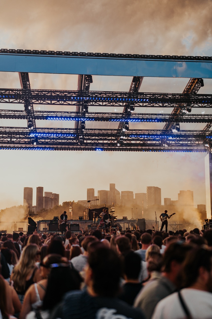 The Kooks on the Thames 