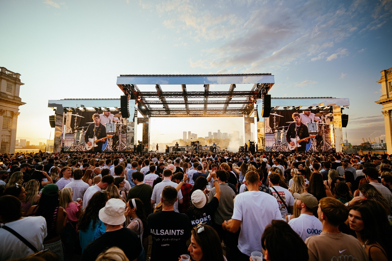 The Kooks on the Thames 