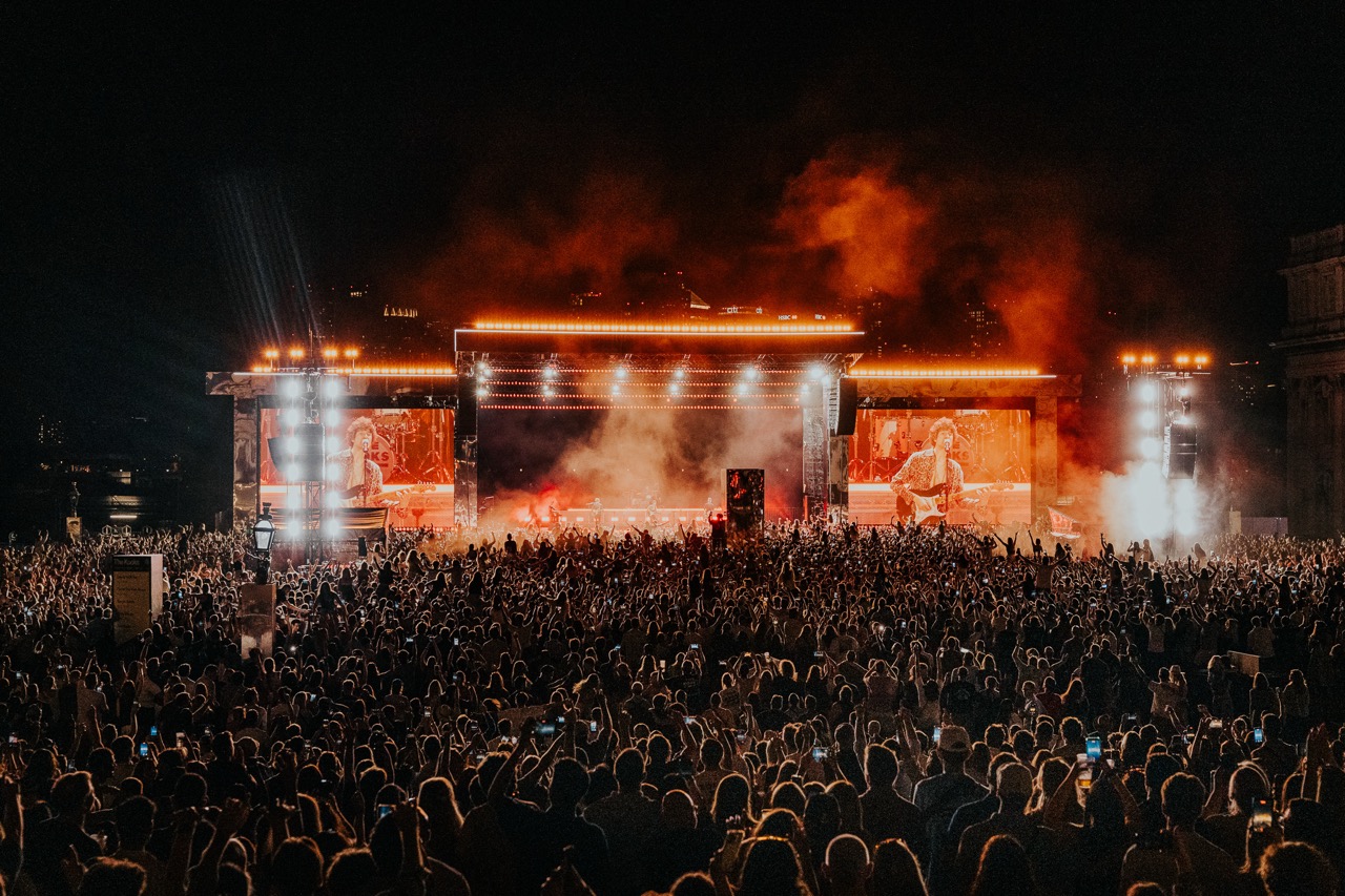 The Kooks on the Thames 