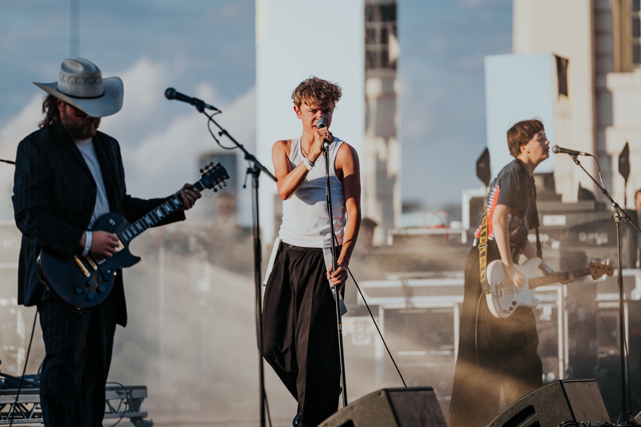The Kooks on the Thames 