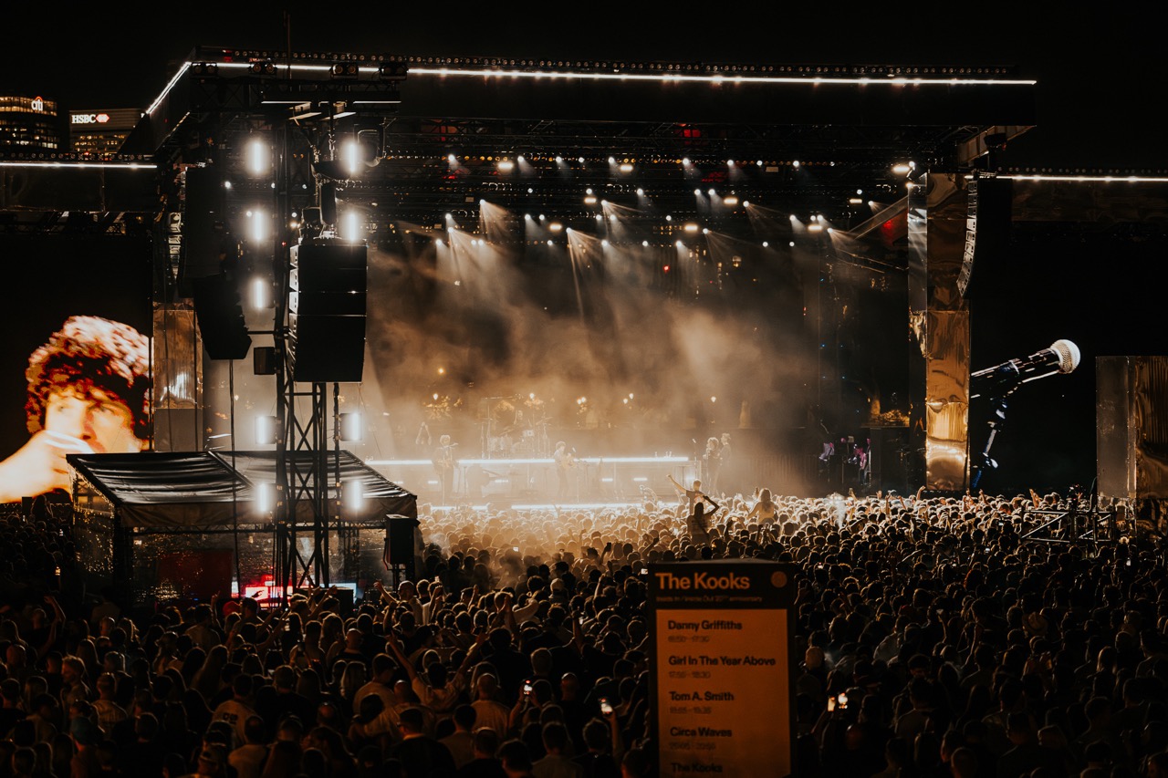 The Kooks on the Thames 