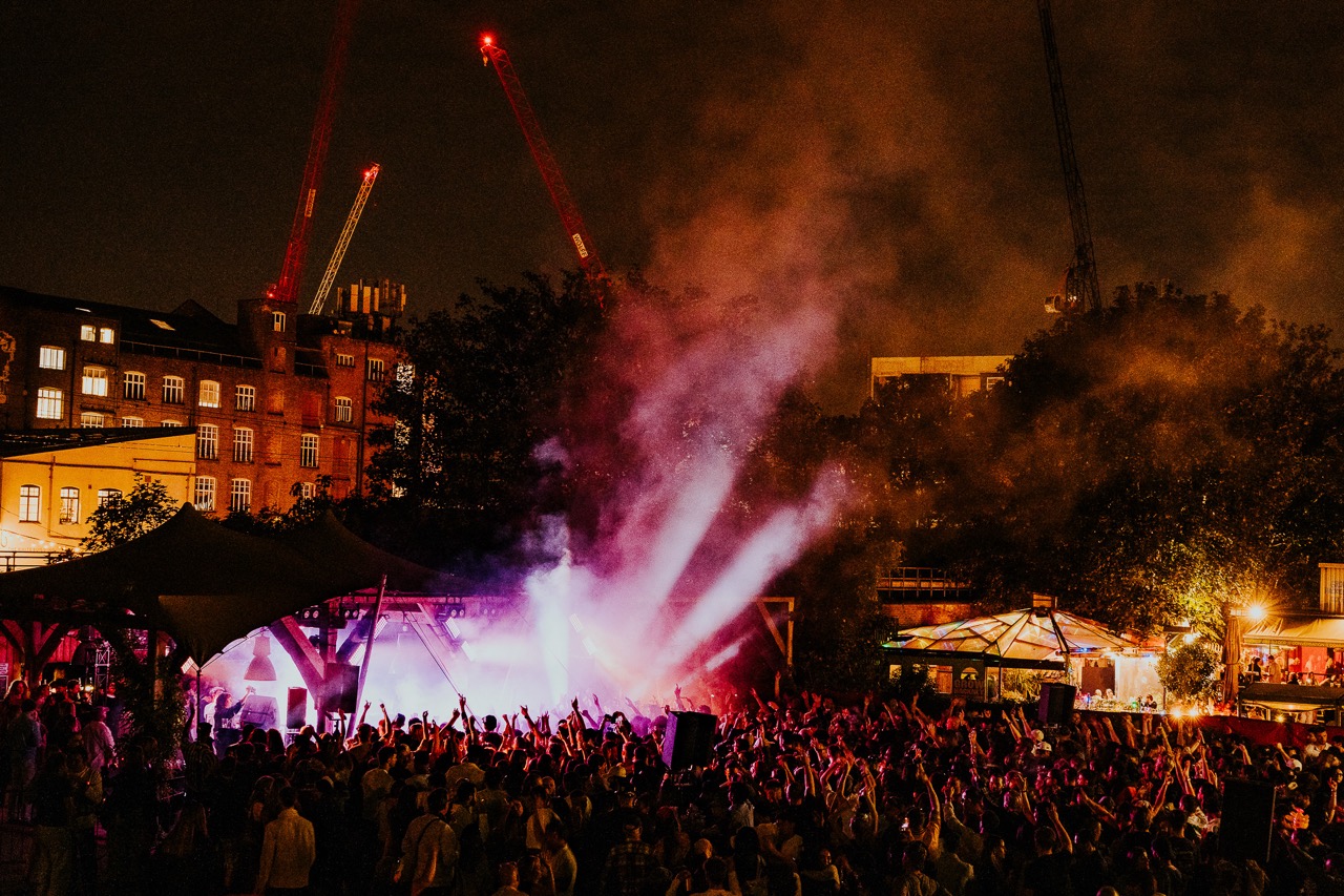 Reznik at Hackney Bridge