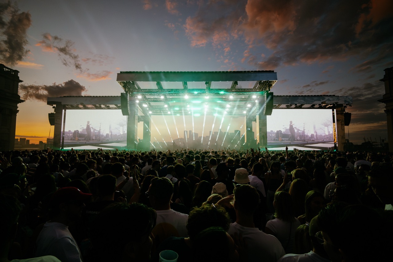 The Kooks on the Thames 