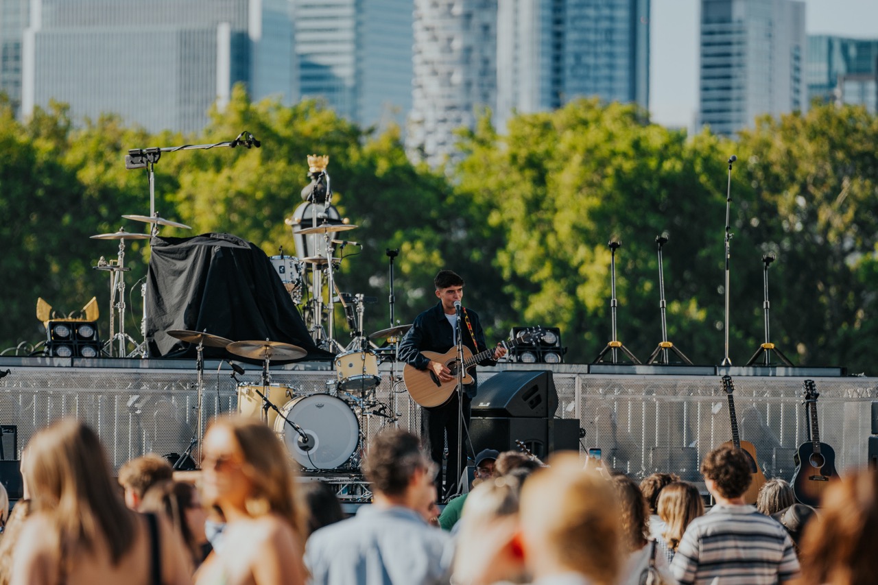 The Kooks on the Thames 
