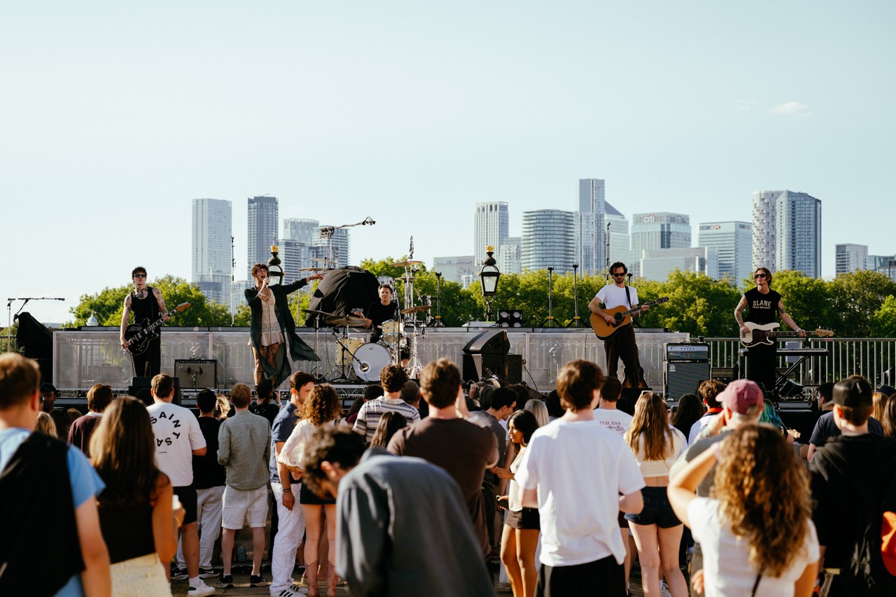 The Kooks on the Thames 