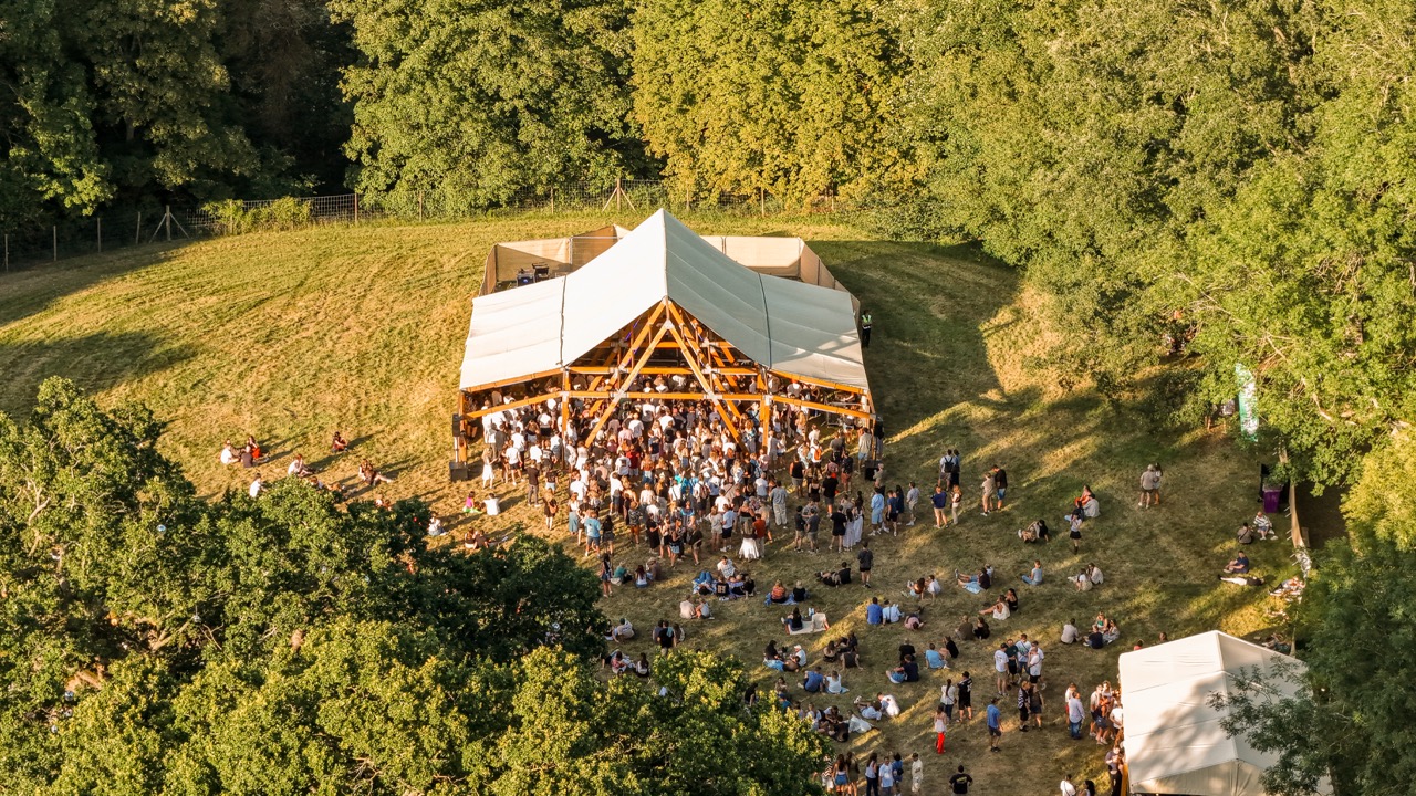 The Kooks 20 Years of Inside In / Inside Out at Tofte Manor