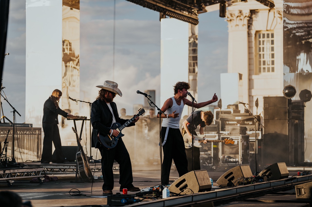 The Kooks on the Thames 