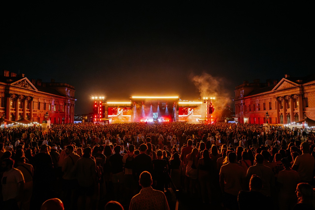 The Kooks on the Thames 