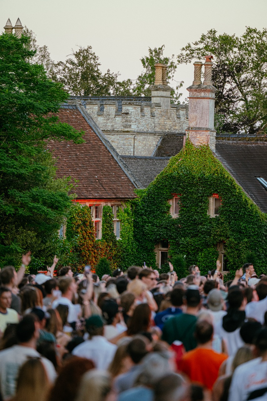 The Kooks 20 Years of Inside In / Inside Out at Tofte Manor