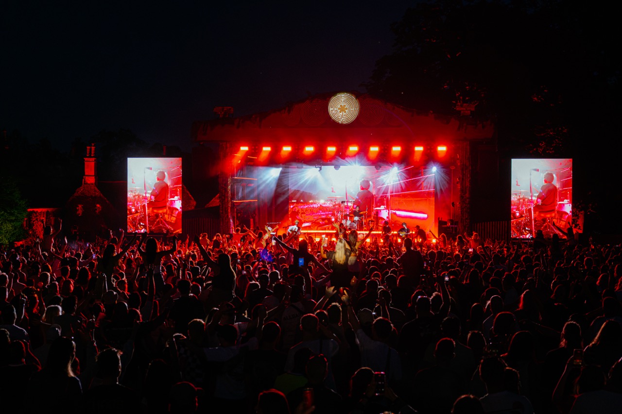 The Kooks 20 Years of Inside In / Inside Out at Tofte Manor