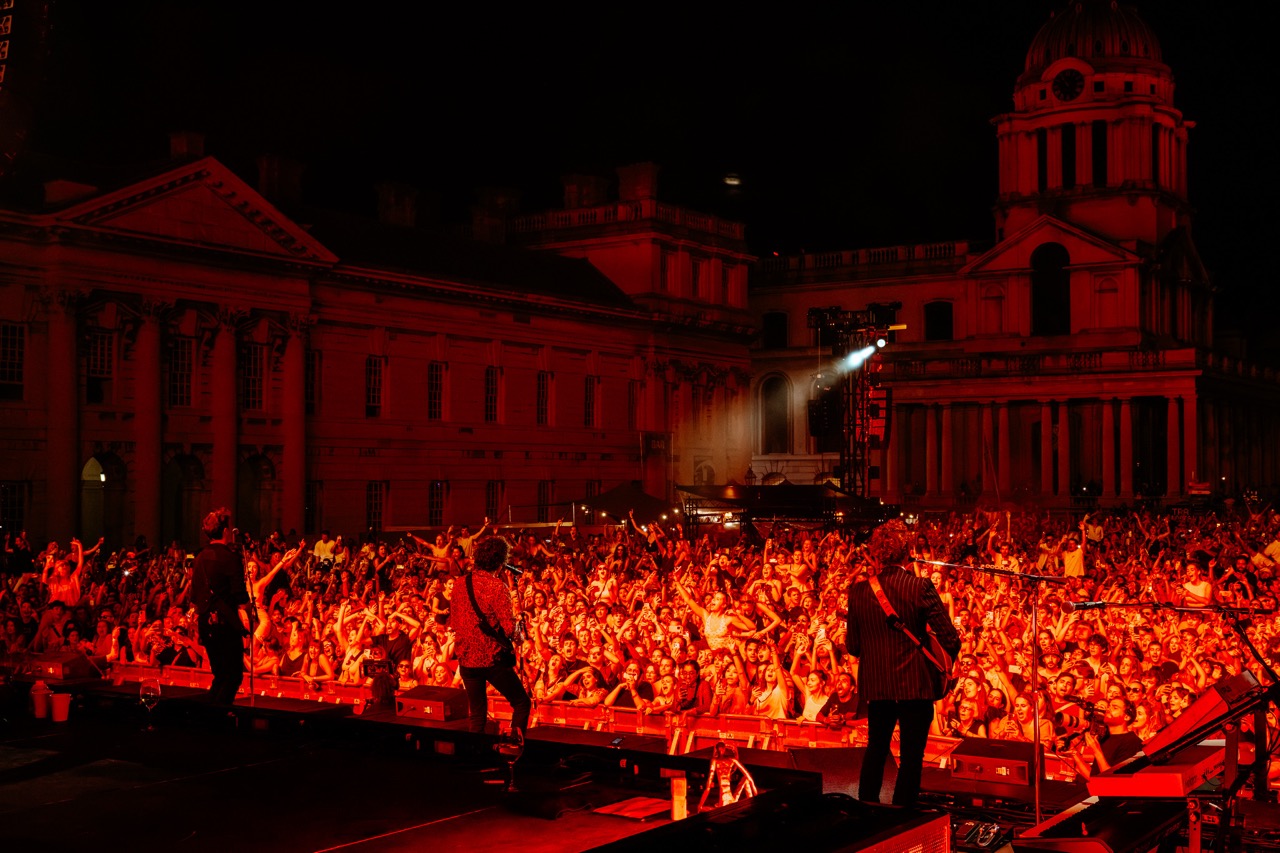 The Kooks on the Thames 
