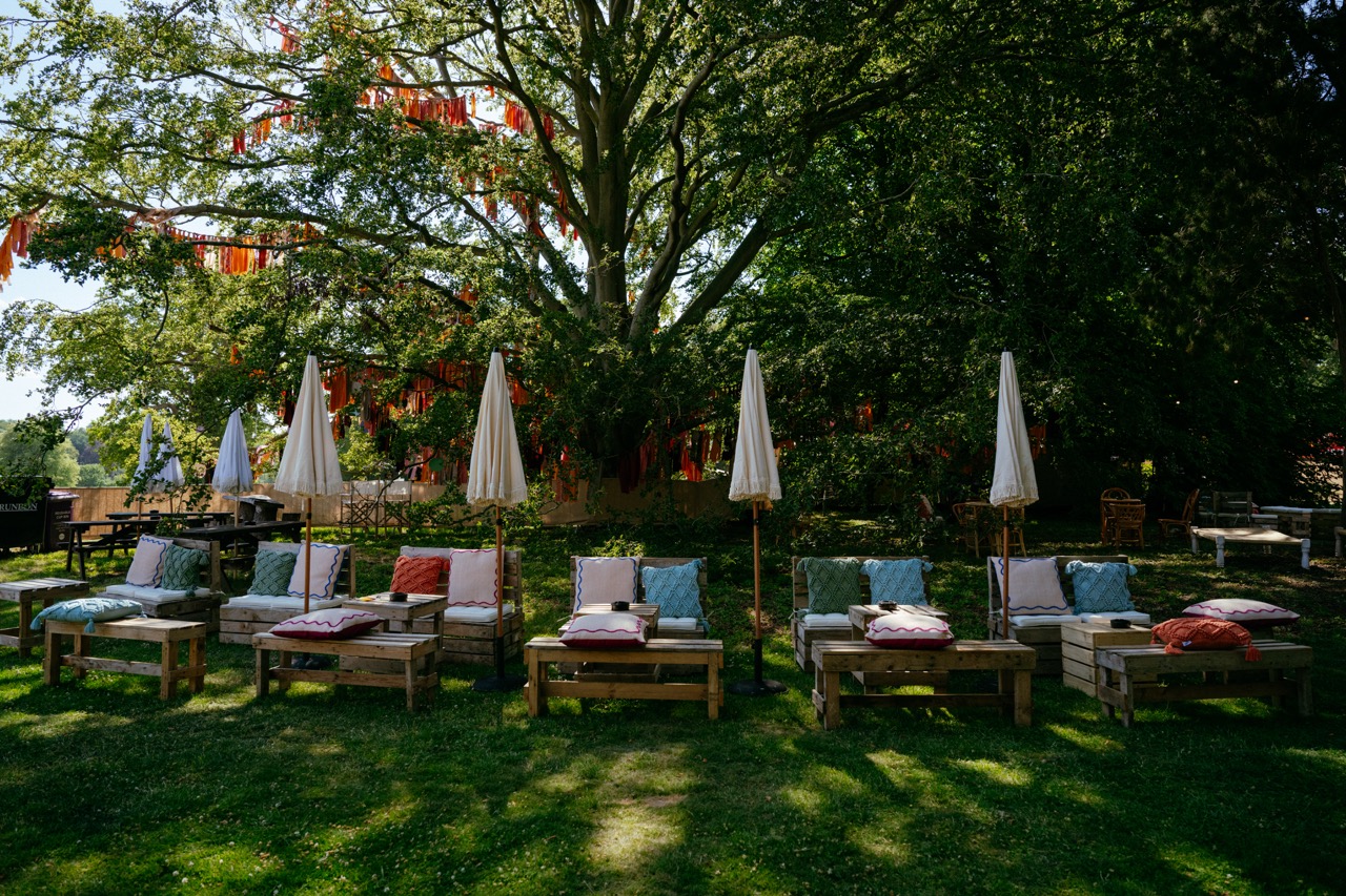 The Kooks 20 Years of Inside In / Inside Out at Tofte Manor