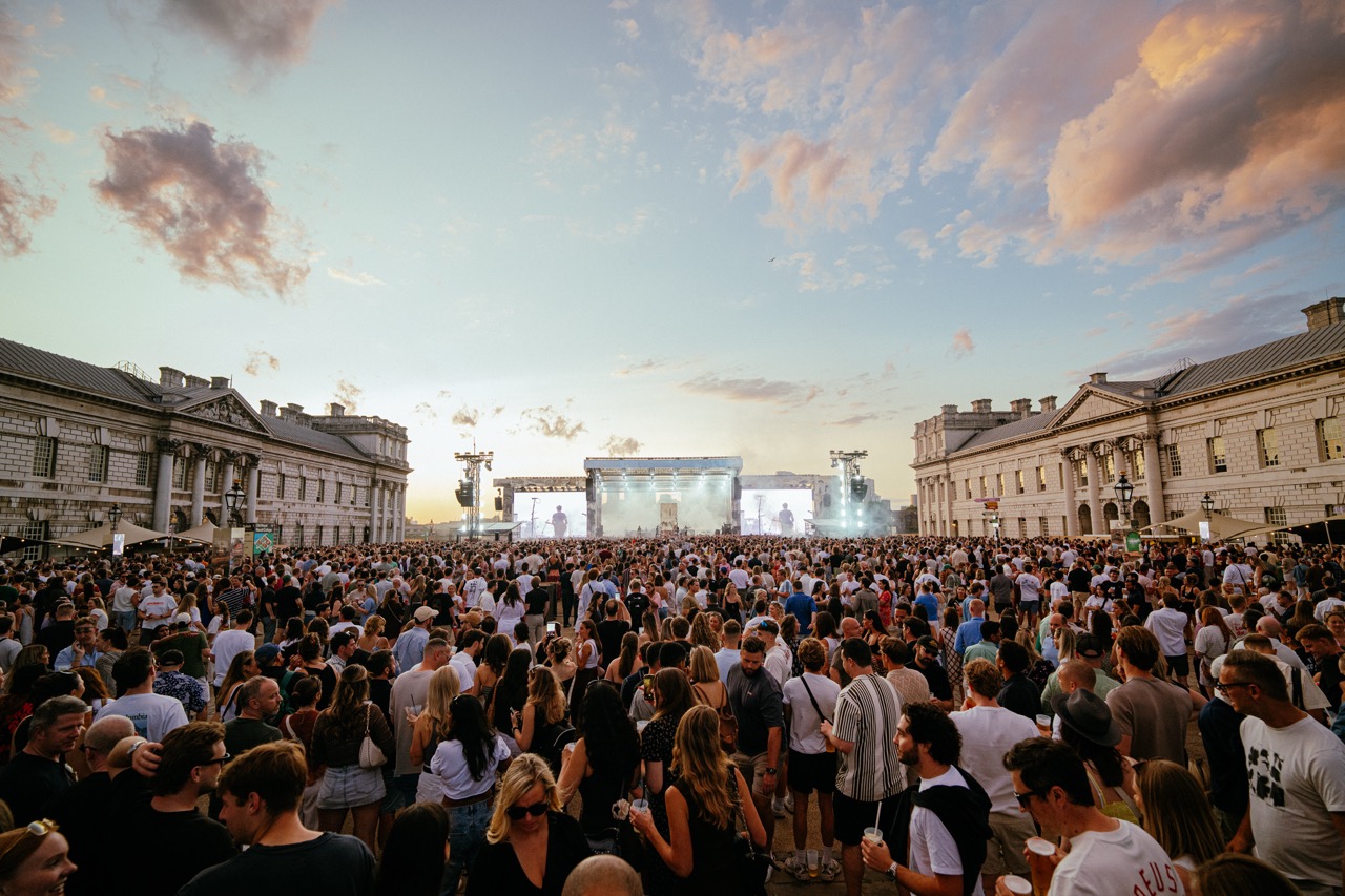 The Kooks on the Thames 