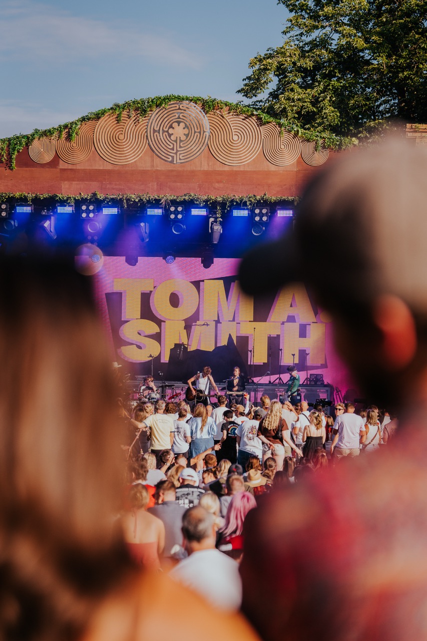 The Kooks 20 Years of Inside In / Inside Out at Tofte Manor