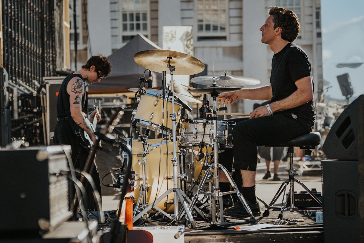 The Kooks on the Thames 