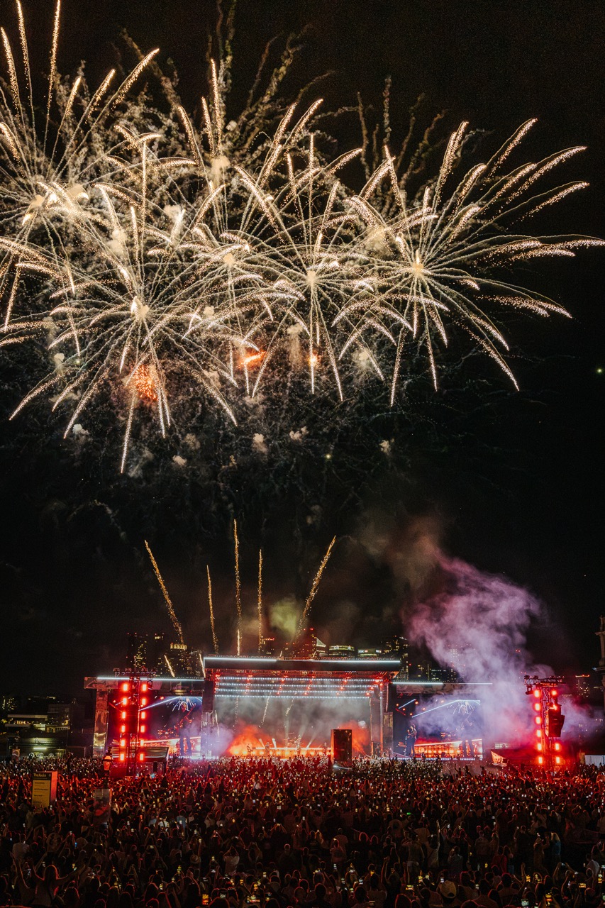 The Kooks on the Thames 
