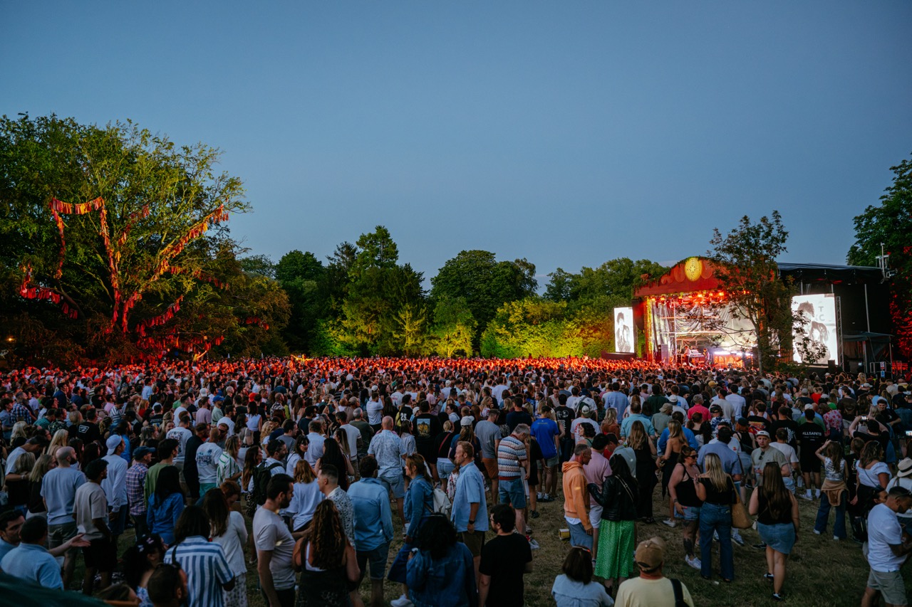 The Kooks 20 Years of Inside In / Inside Out at Tofte Manor