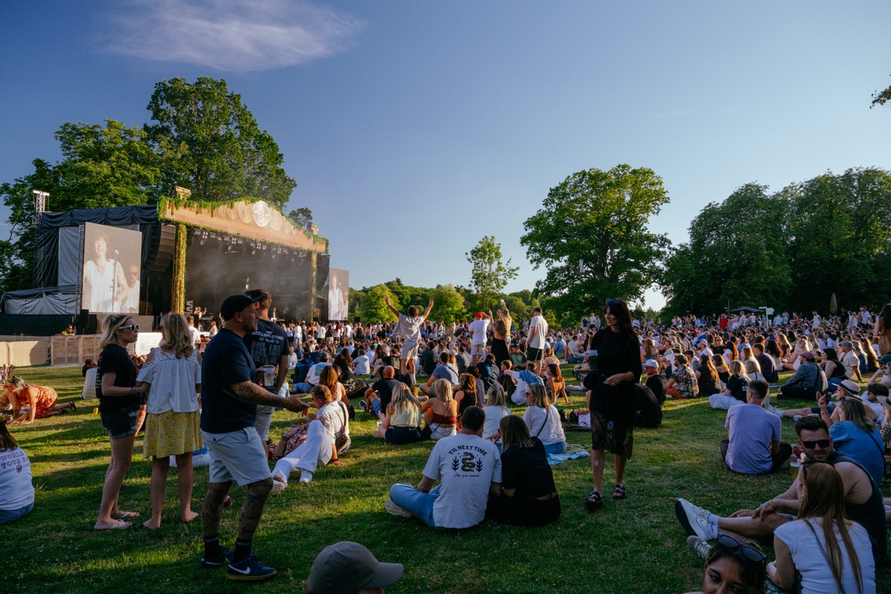 The Kooks 20 Years of Inside In / Inside Out at Tofte Manor