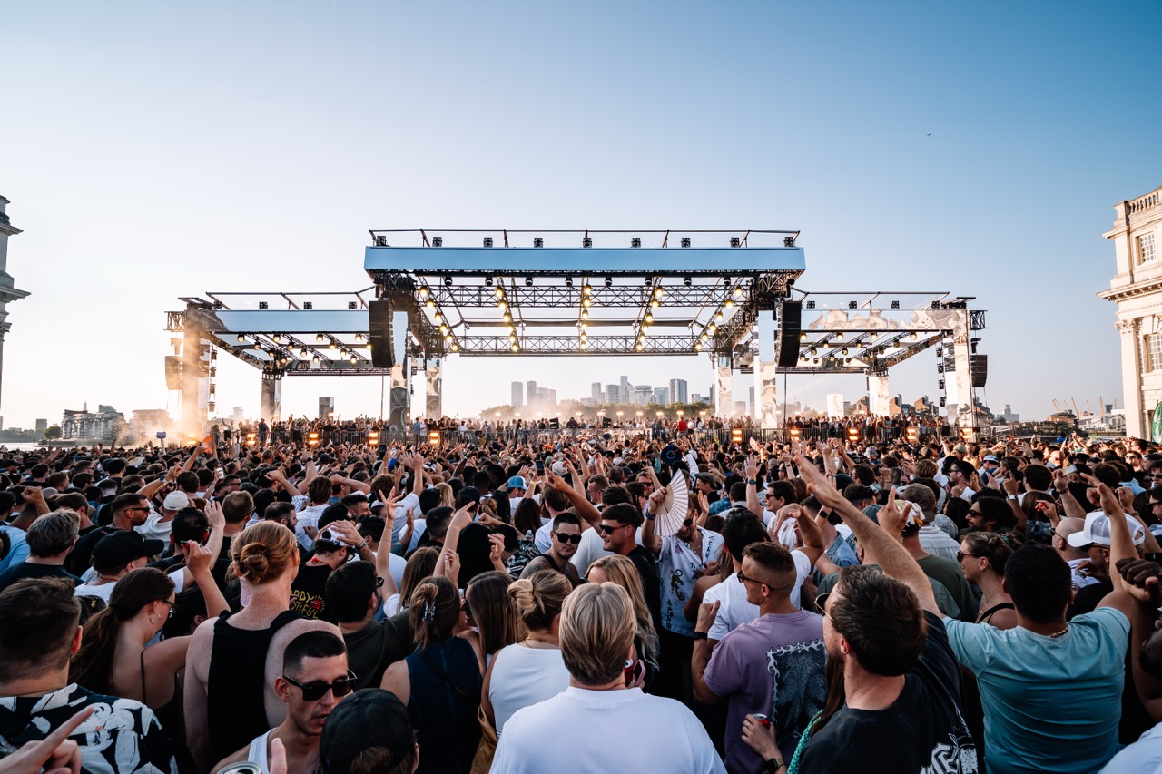 Solomun on the Thames