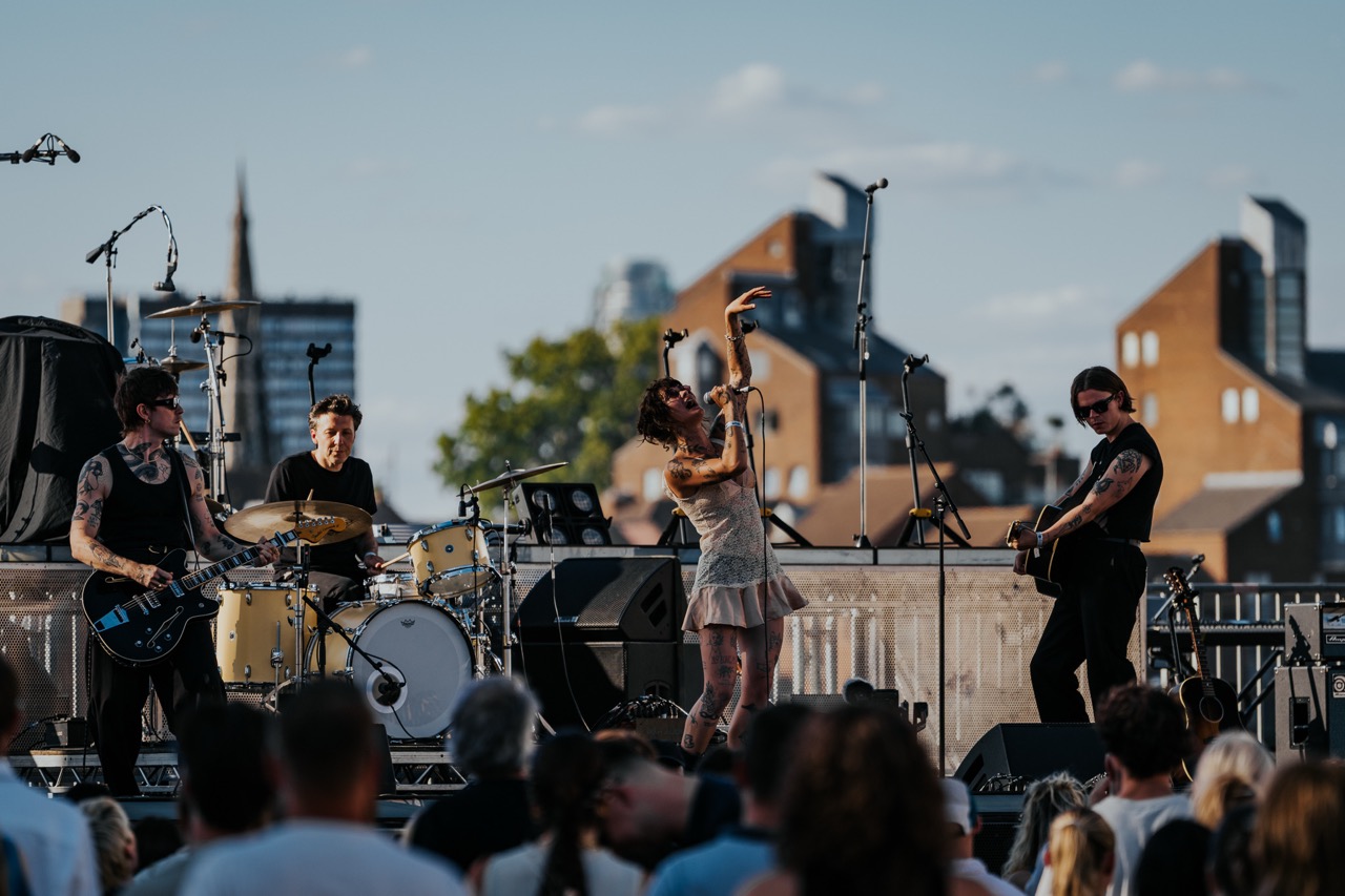 The Kooks on the Thames 